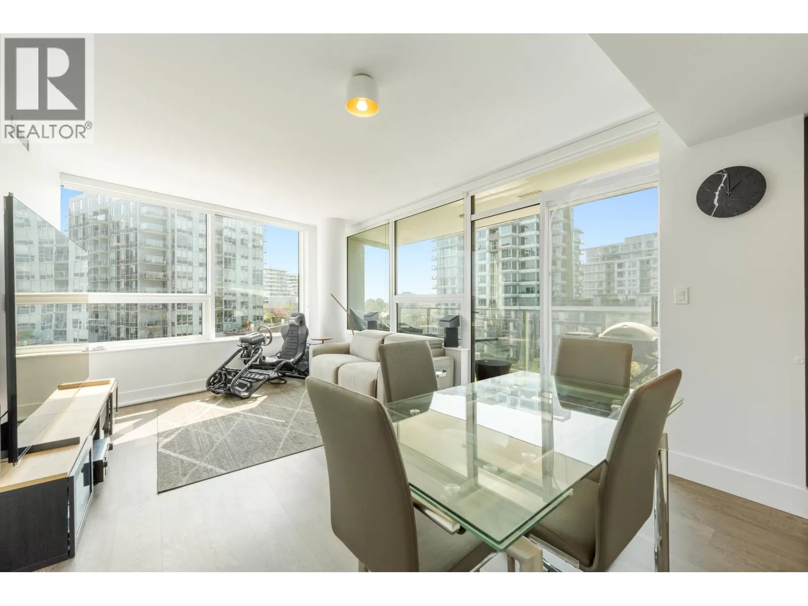 Apartment for rent: 703 5508 Hollybridge Way, Richmond, British Columbia V7C 0C7