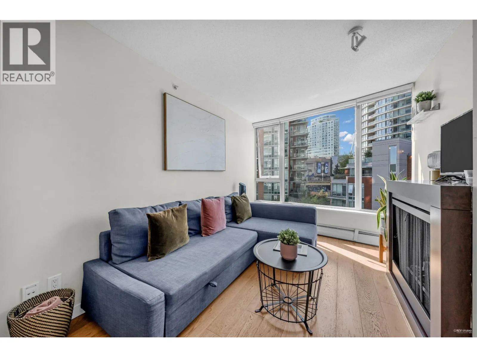 Apartment for rent: 703 58 Keefer Place, Vancouver, British Columbia V6B 0B8