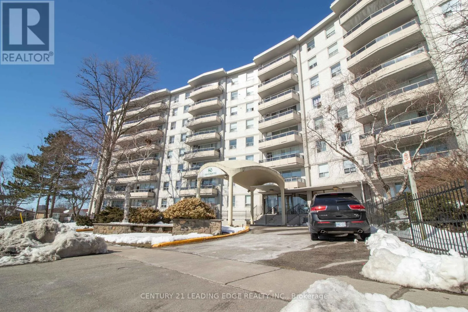 Apartment for rent: 703 - 80 Grandravine Drive, Toronto, Ontario M3J 1B2