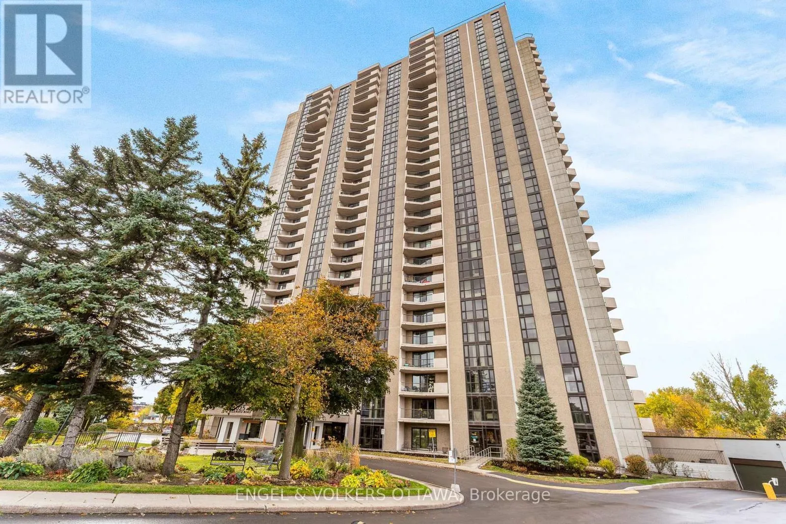 Apartment for rent: 704 - 1025 Richmond Road, Ottawa, Ontario K2B 8G8