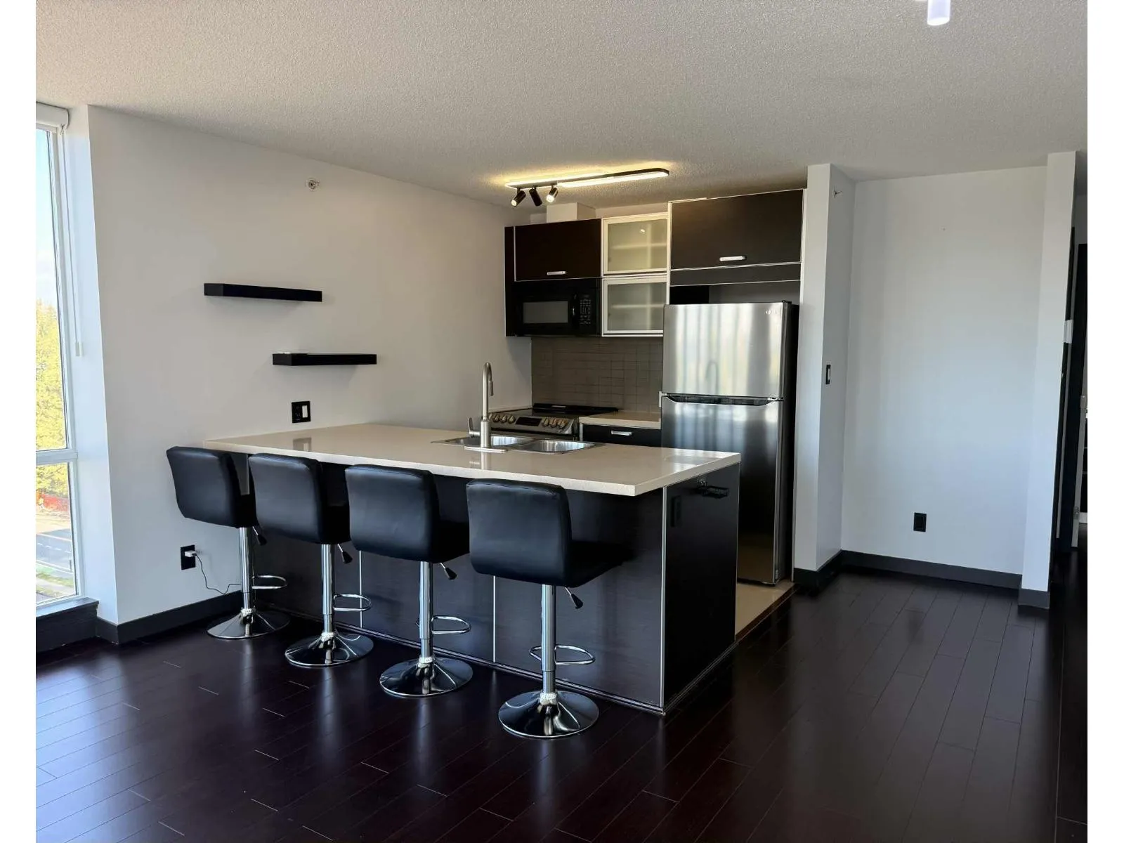 Apartment for rent: 704 13688 100 Avenue, Surrey, British Columbia V3T 0G5