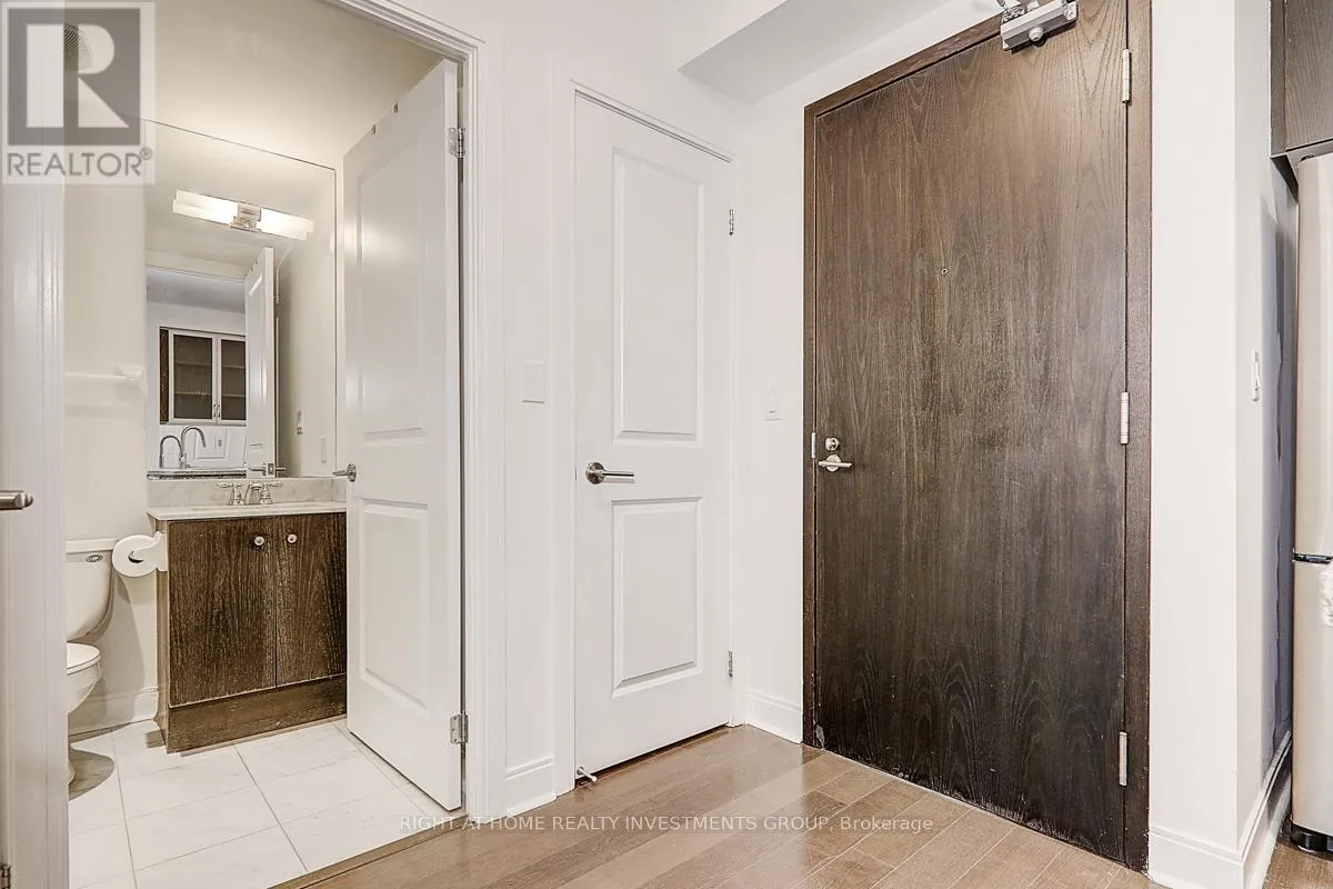 Apartment for rent: 704 - 18 Yorkville Avenue, Toronto, Ontario M4W 1L4