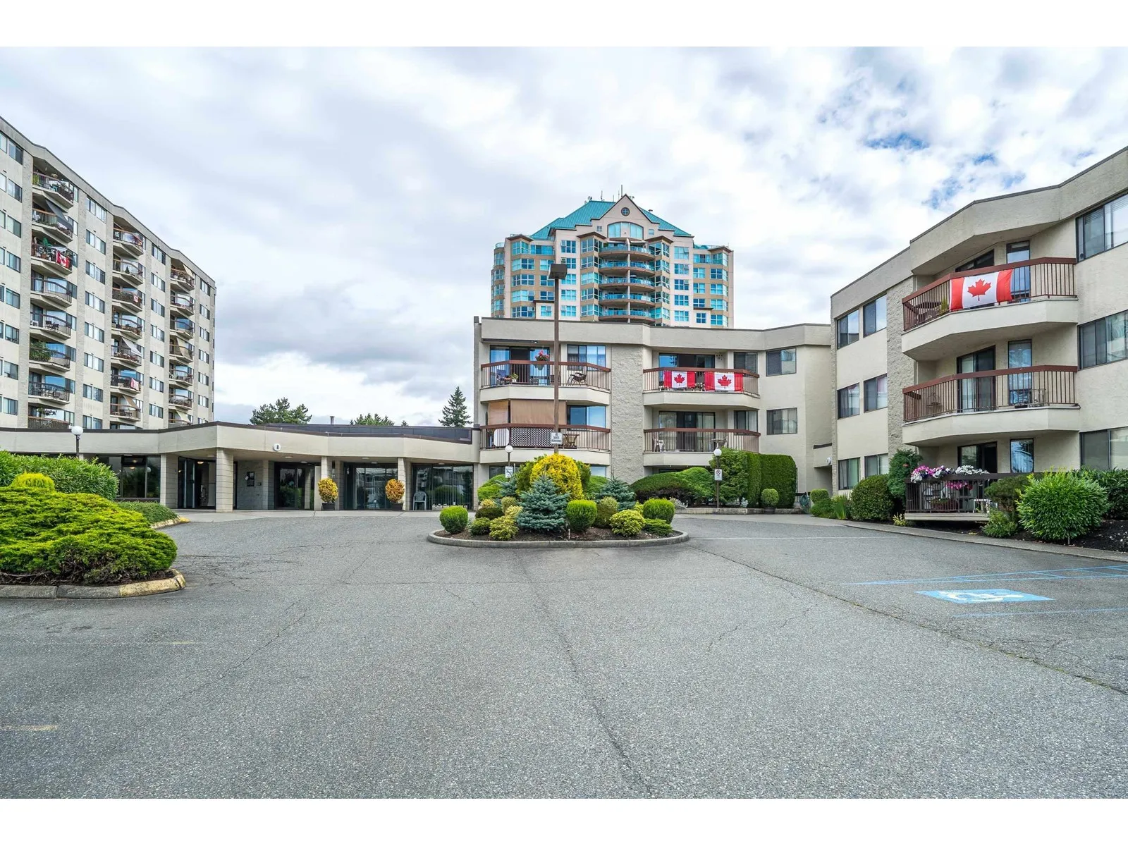 Apartment for rent: 704 31955 Old Yale Road, Abbotsford, British Columbia V2T 4N1