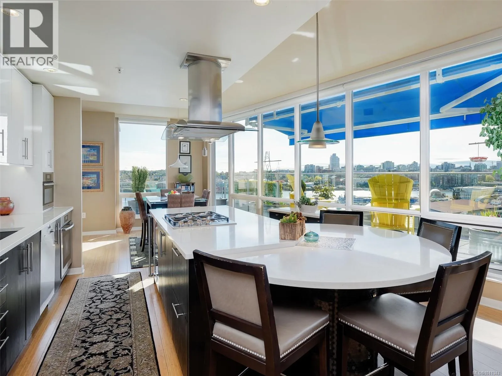 Apartment for rent: 704 399 Tyee Rd, Victoria, British Columbia V9A 0A8