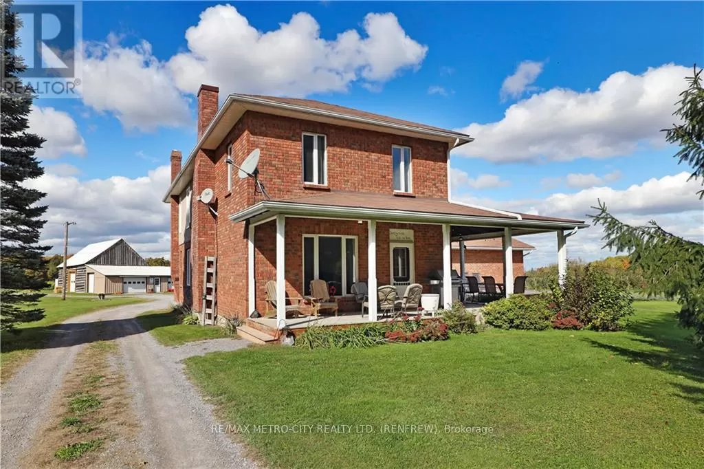 Unknown for rent: 704 Clifford Side Road, McNab/Braeside, Ontario K7V 3Z4