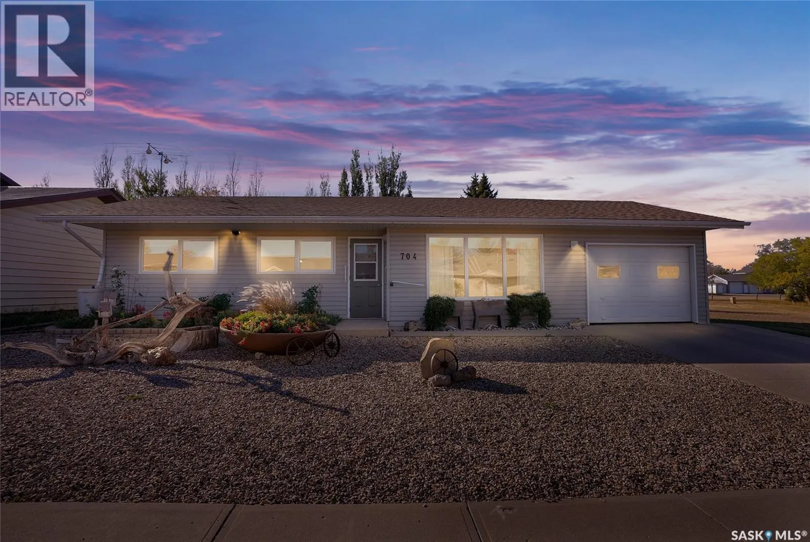 House for rent: 704 Leeville Drive, Assiniboia, Saskatchewan S0H 0B0