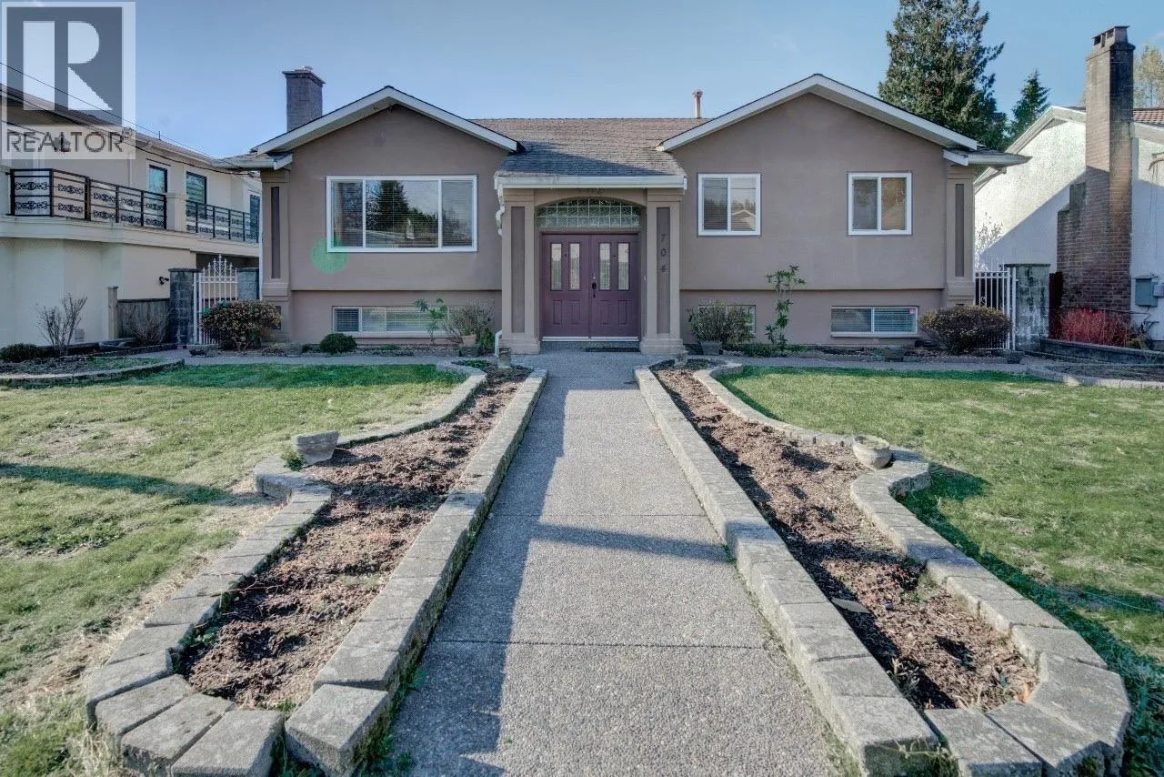 House for rent: 704 Macintosh Street, Coquitlam, British Columbia V3J 4Y7