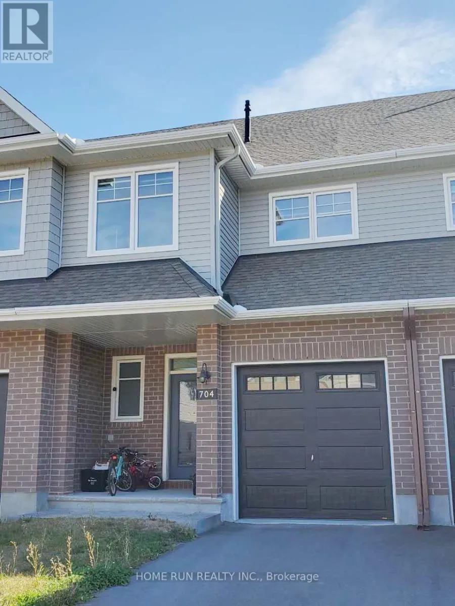 Row / Townhouse for rent: 704 Pipit Lane, Ottawa, Ontario K2J 7A4