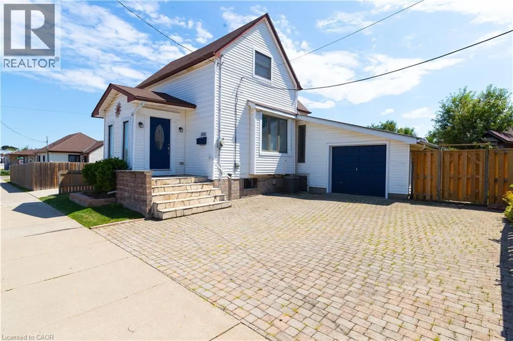 House for rent: 704 Roxborough Avenue, Hamilton, Ontario L8H 1S5