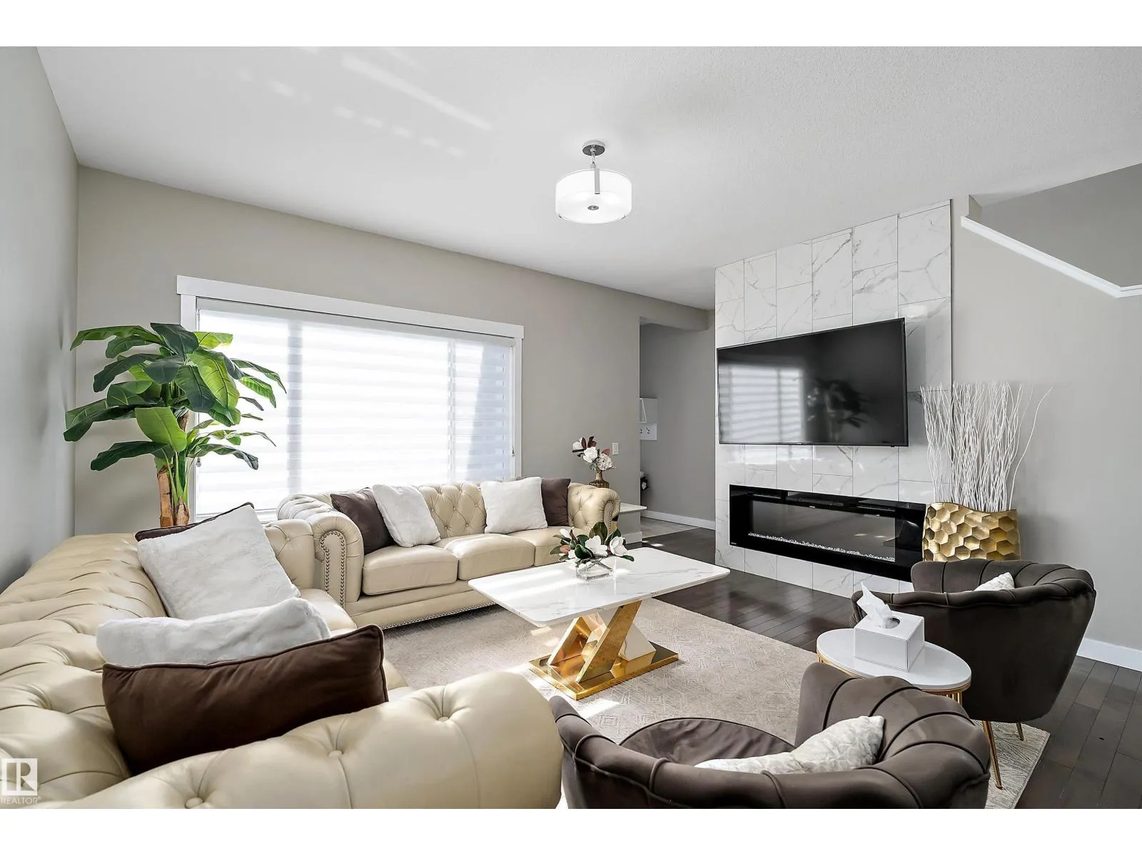 Duplex for rent: 7043 174 Av Nw, Edmonton, Alberta T5Z 0L3