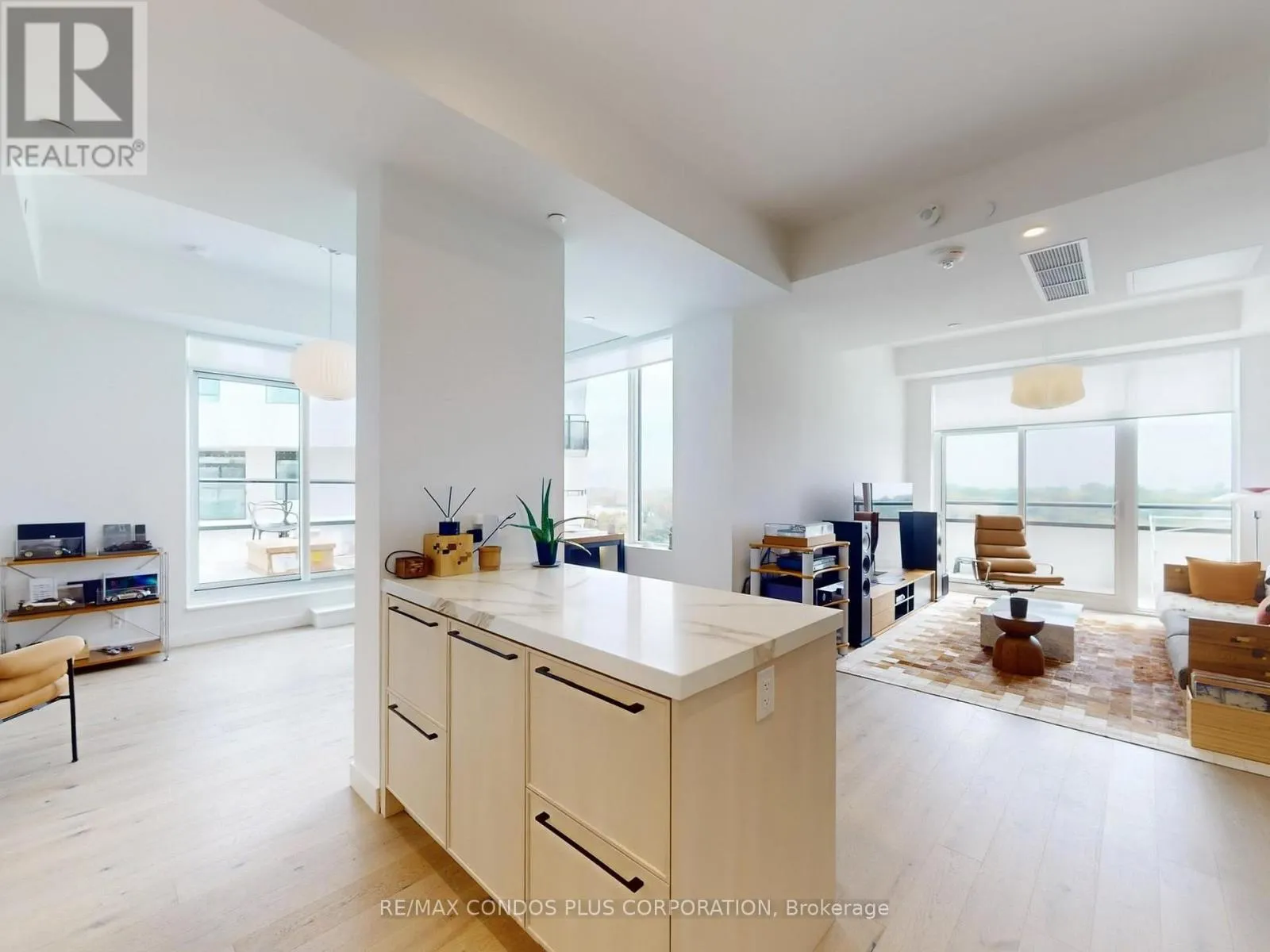 Apartment for rent: 705 - 1050 Eastern Avenue, Toronto, Ontario M4L 0B7