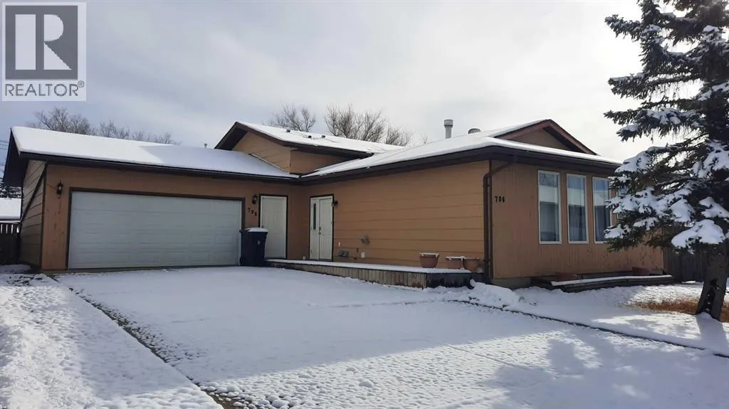 House for rent: 706 Bankview Close, Drumheller, Alberta T0J 0Y6