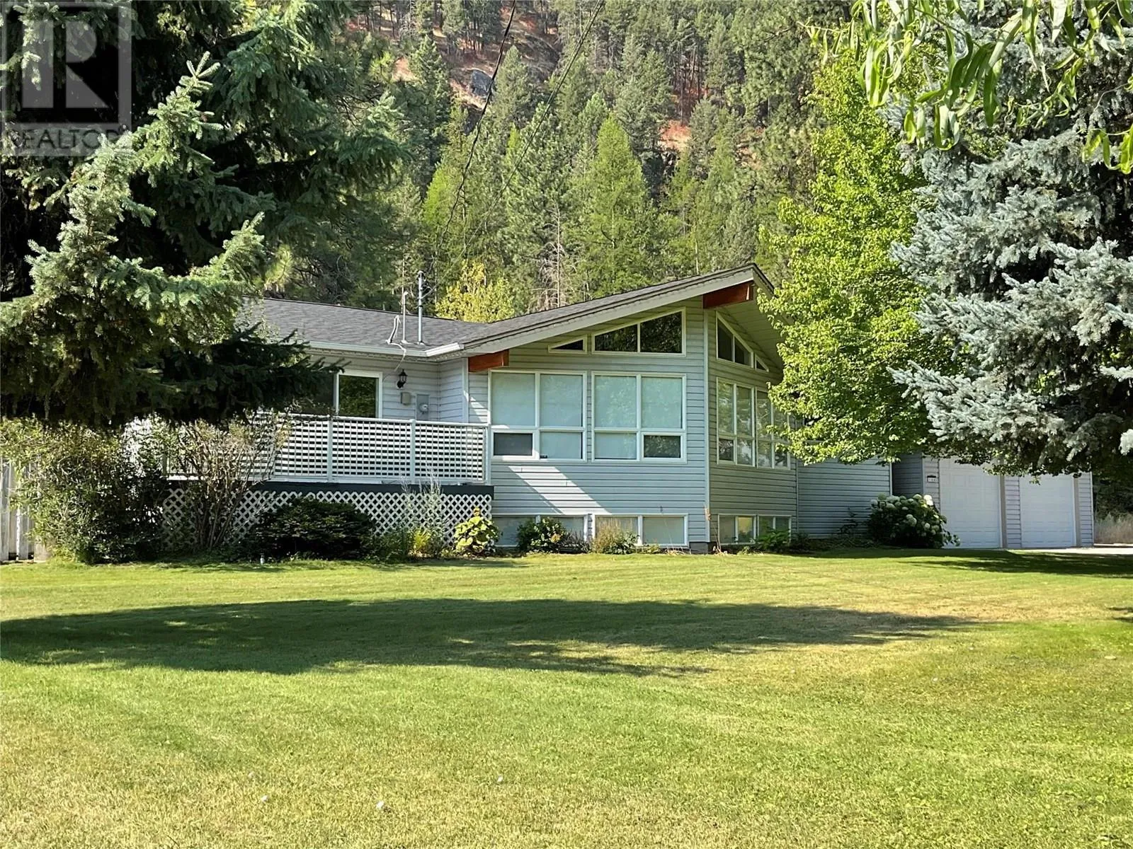 House for rent: 706 Central Avenue, Midway, British Columbia V0H 1M0