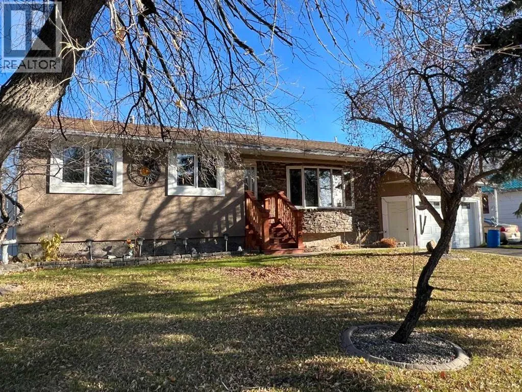 House for rent: 706 Hammond Drive N, Fox Creek, Alberta T0H 1P0