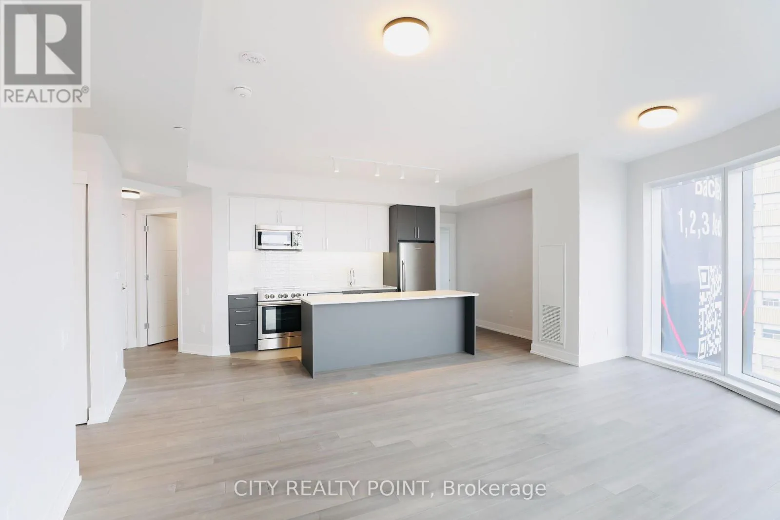 Apartment for rent: 707 - 2525 Bathurst Street, Toronto, Ontario M6B 2Y9