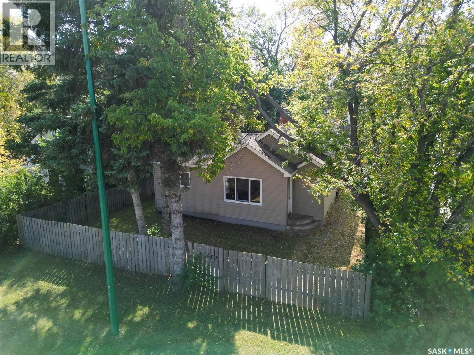 House for rent: 707 5th Street E, Prince Albert, Saskatchewan S6V 0M5