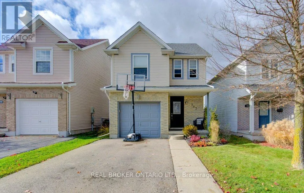 House for rent: 707 Paris Boulevard, Waterloo, Ontario N2T 2X9