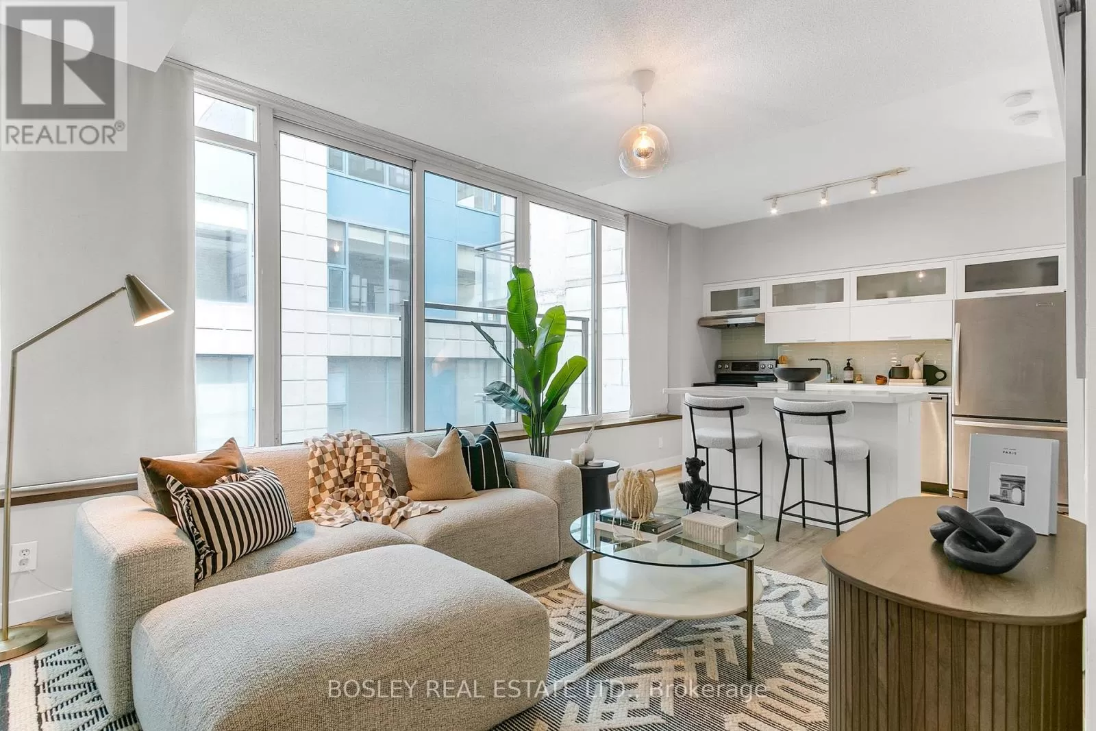 Apartment for rent: 708 - 50 Camden Street, Toronto, Ontario M5V 3N1