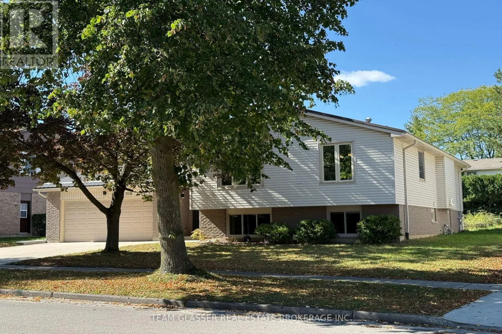 House for rent: 708 Village Green Avenue, London South, Ontario N6K 1H2