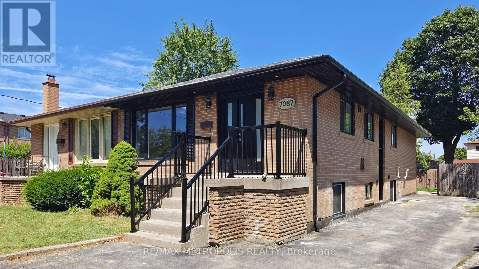 House for rent: 7087 Landen Court, Mississauga, Ontario L4T 2H9