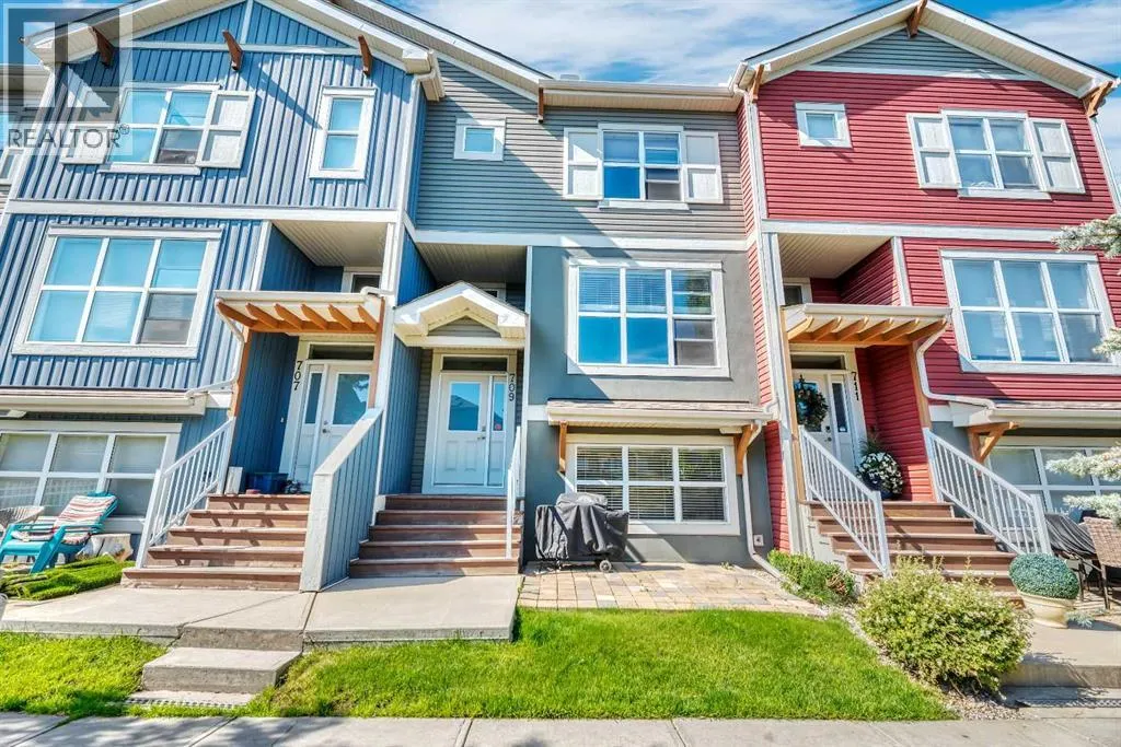 Row / Townhouse for rent: 709, 10 Auburn Bay Avenue Se, Calgary, Alberta T3M 0P8