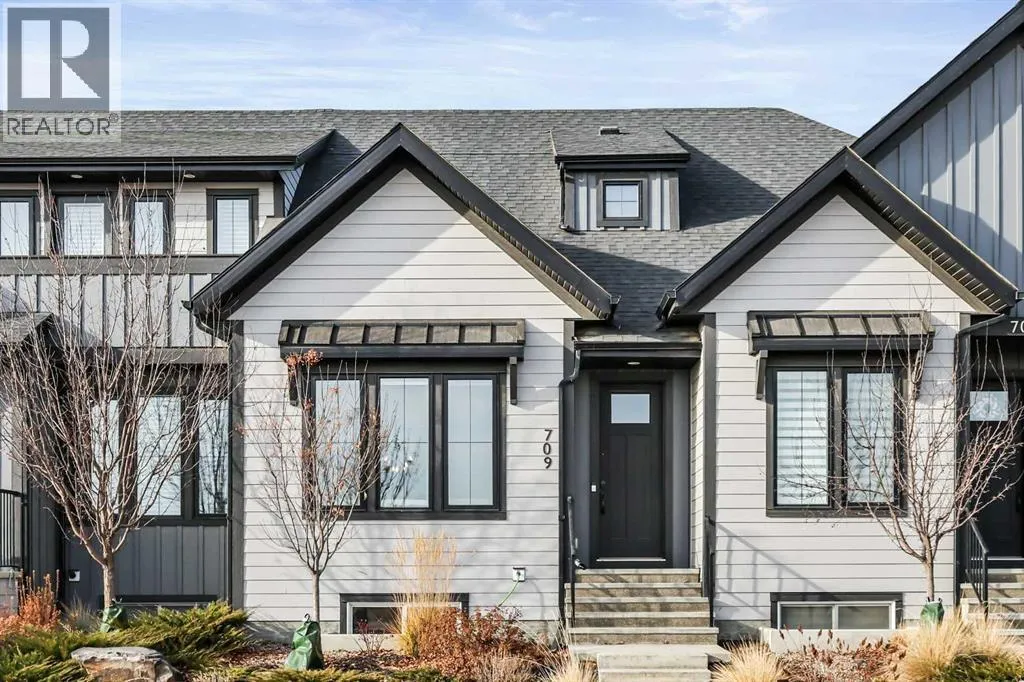 Row / Townhouse for rent: 709 Marine Drive Se, Calgary, Alberta T3M 3A3