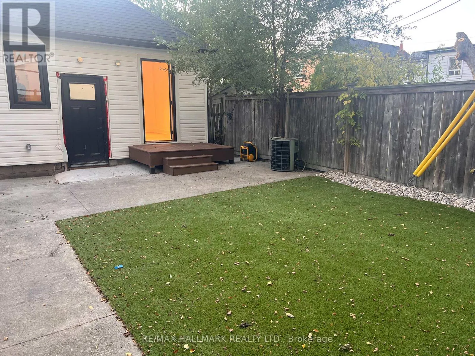 House for rent: 709 Willard Avenue, Toronto, Ontario M6S 3S7