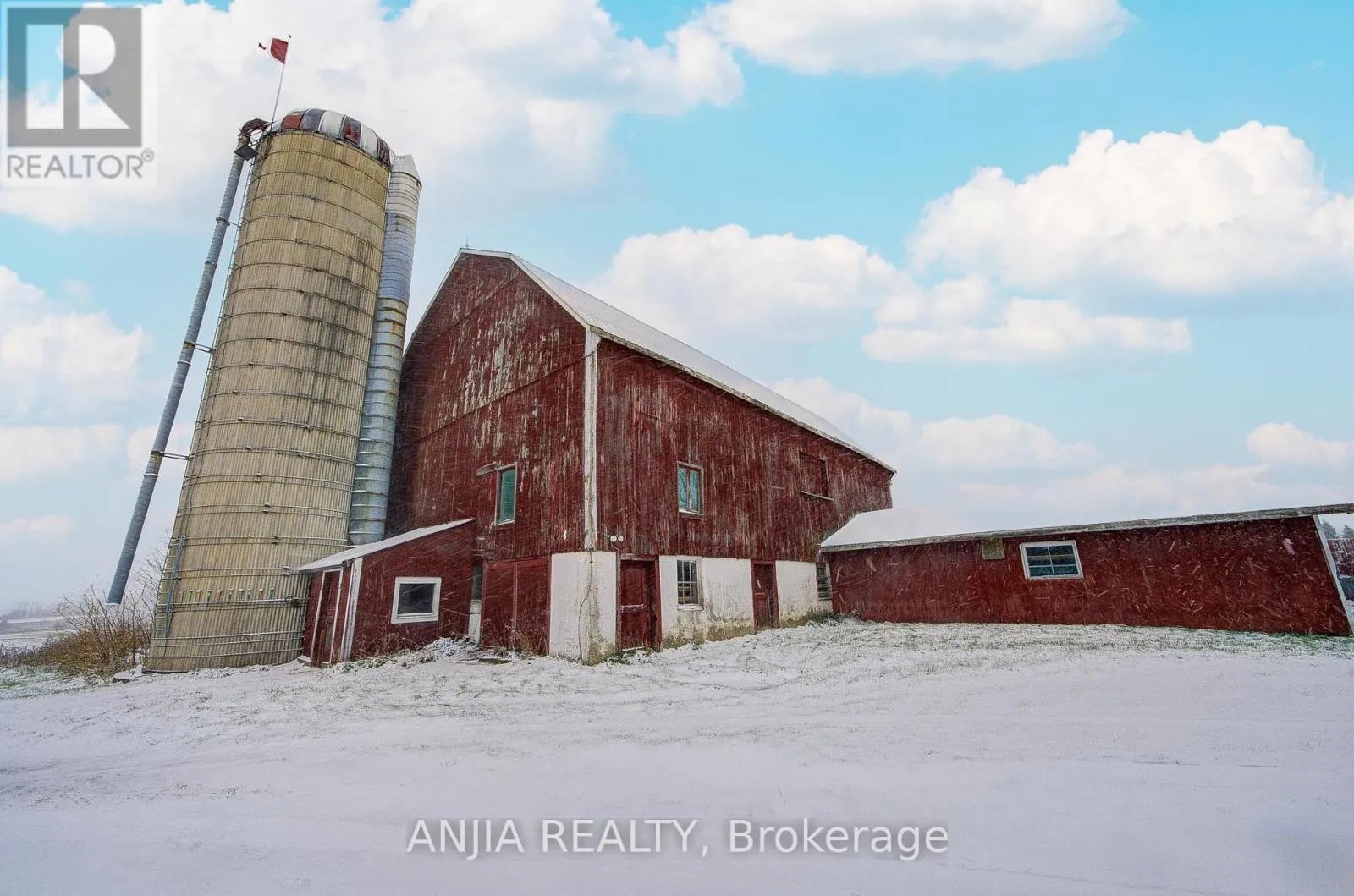 Unknown for rent: 7092 Simcoe County 27 Road, Essa, Ontario L0L 2N2