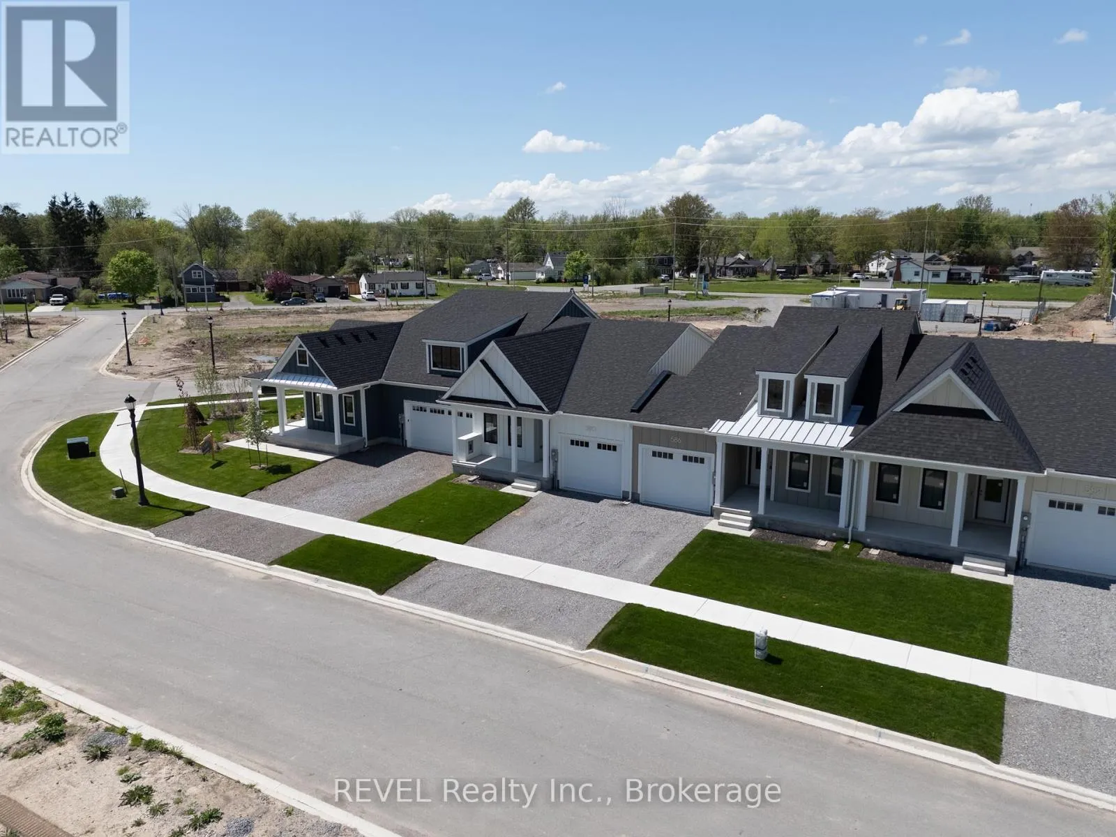 Row / Townhouse for rent: 70b Seneca Drive, Fort Erie, Ontario L2A 1C2