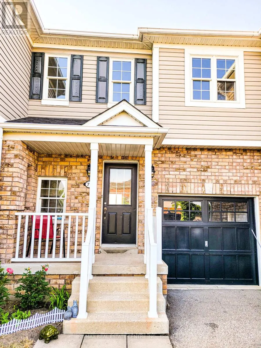 Row / Townhouse for rent: 71 Bloomington Drive, Cambridge, Ontario N1P 1J5