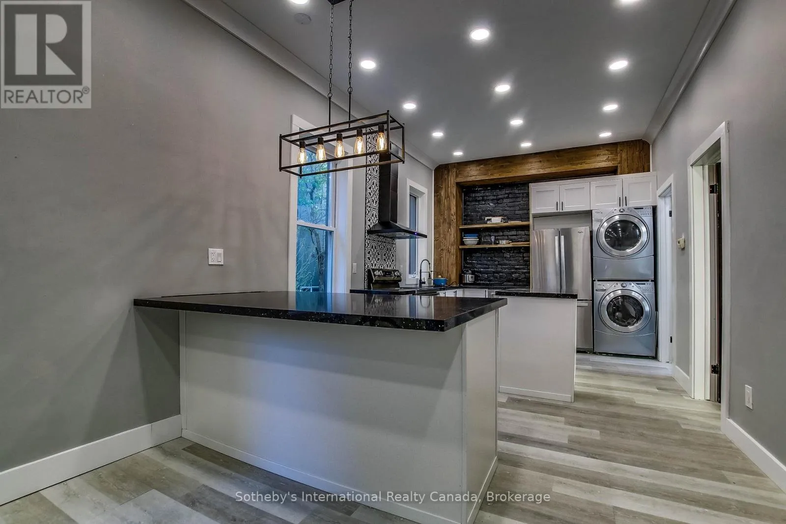 House for rent: 71 Briscoe Street E, London South, Ontario N6C 1W8