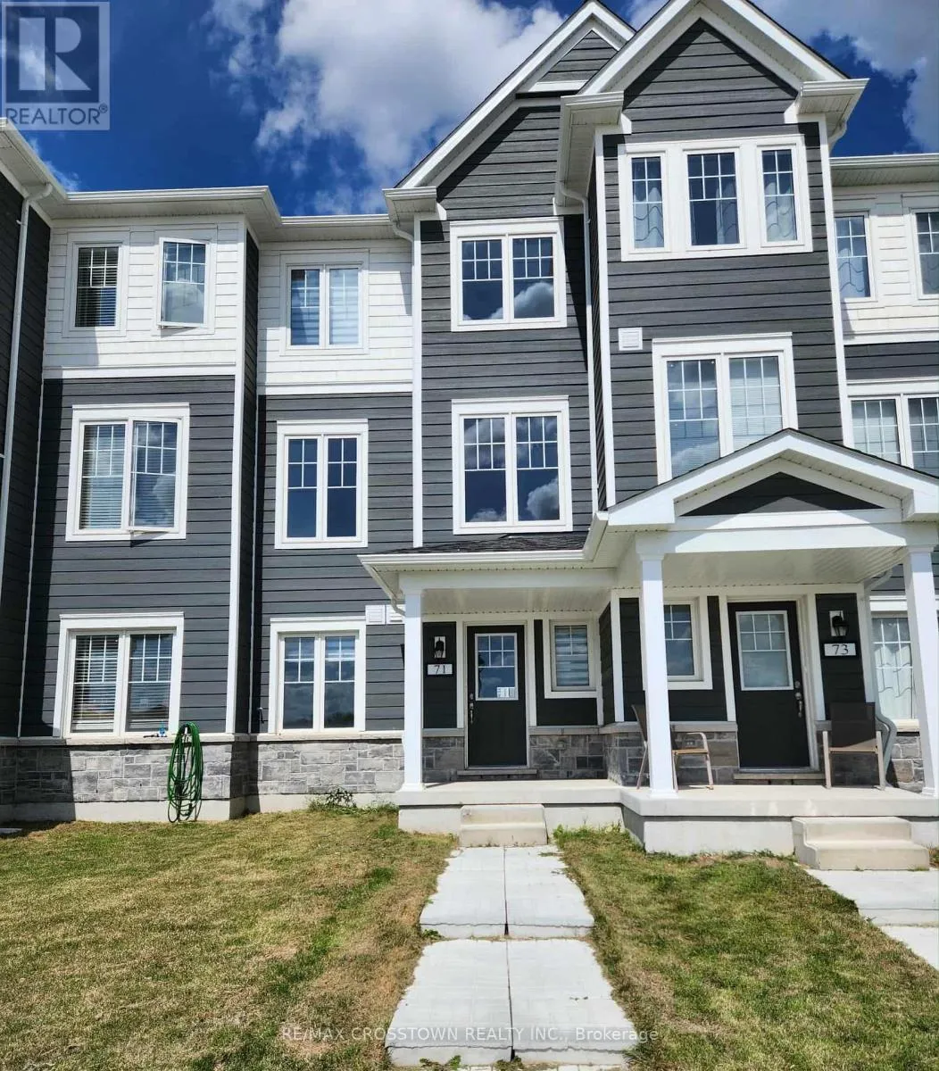 Row / Townhouse for rent: 71 Shelburne Avenue, Wasaga Beach, Ontario L9Z 0L2