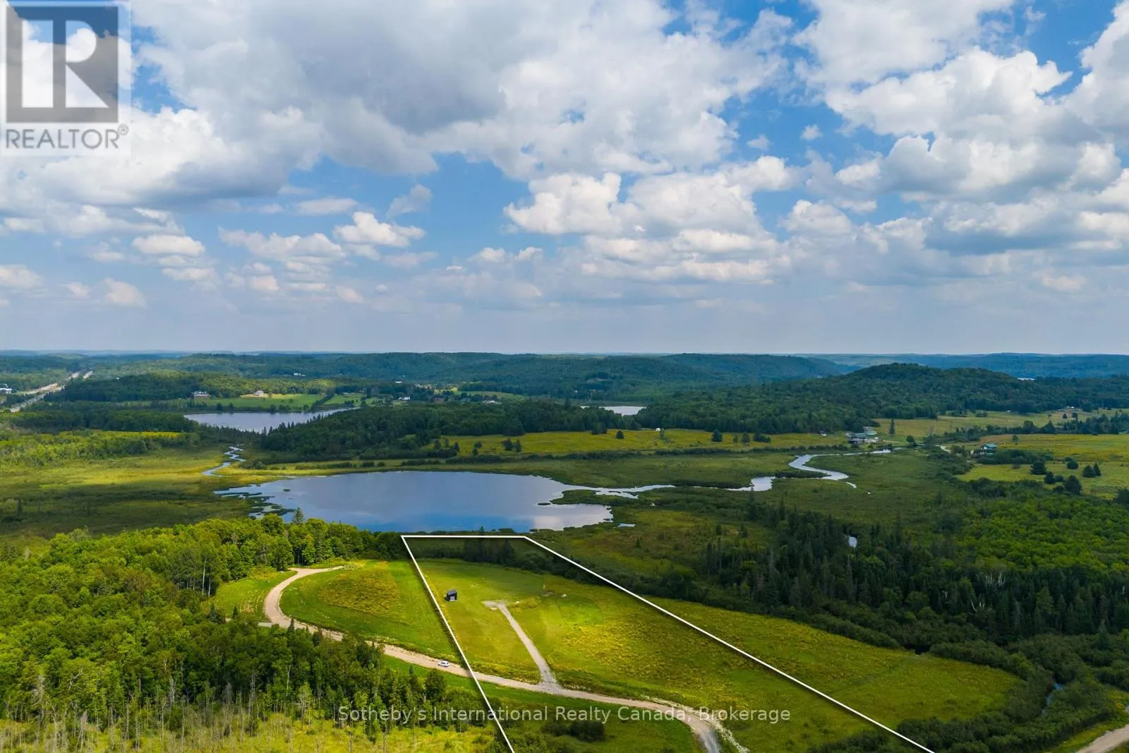 71 Spider Lake Lane, Huntsville, Ontario P0B 1M0