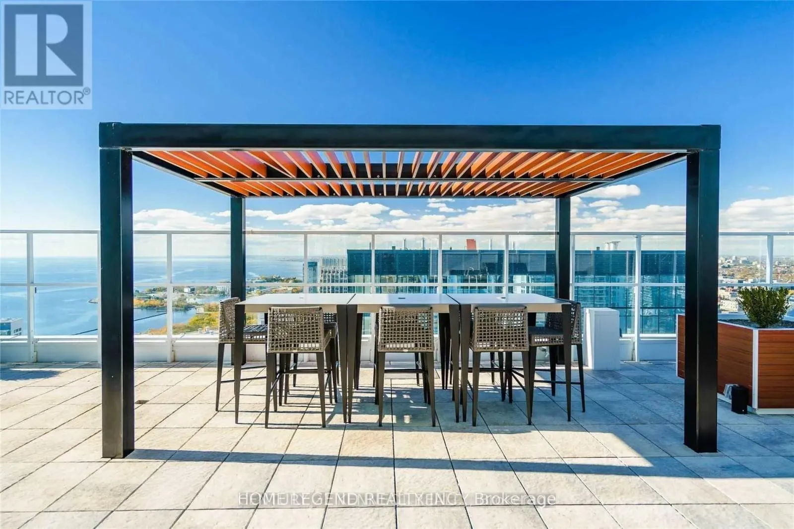 Apartment for rent: 710 - 17 Bathurst Street, Toronto, Ontario M5V 0N1