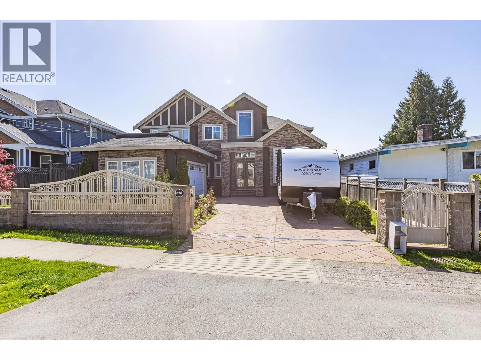 House for rent: 710 Roderick Avenue, Coquitlam, British Columbia V3K 1P5