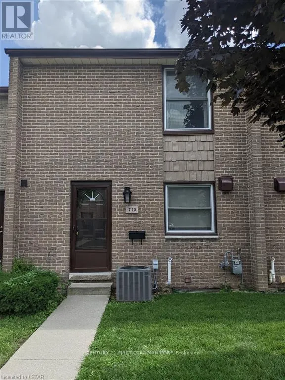 Row / Townhouse for rent: 710 Wonderland Road S, London South, Ontario N6K 1L8
