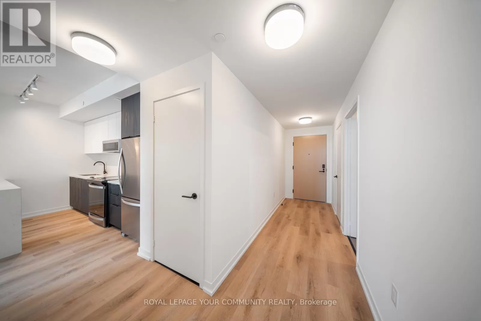 Apartment for rent: 711 - 5 York Garden Way, Toronto, Ontario M6A 2V1