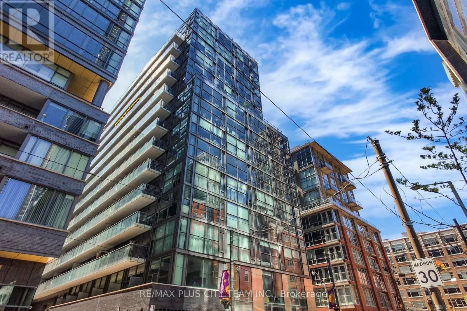 Apartment for rent: 712 - 25 Oxley Street, Toronto, Ontario M5V 2J5