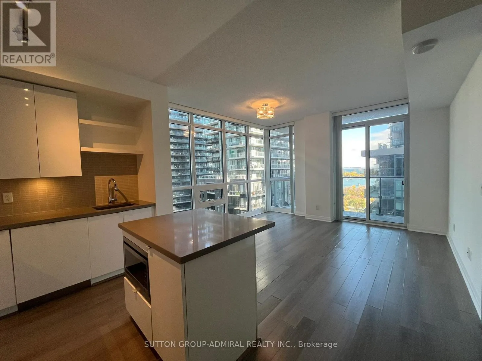 Apartment for rent: 712 - 60 Annie Craig Drive, Toronto, Ontario M8V 0C5