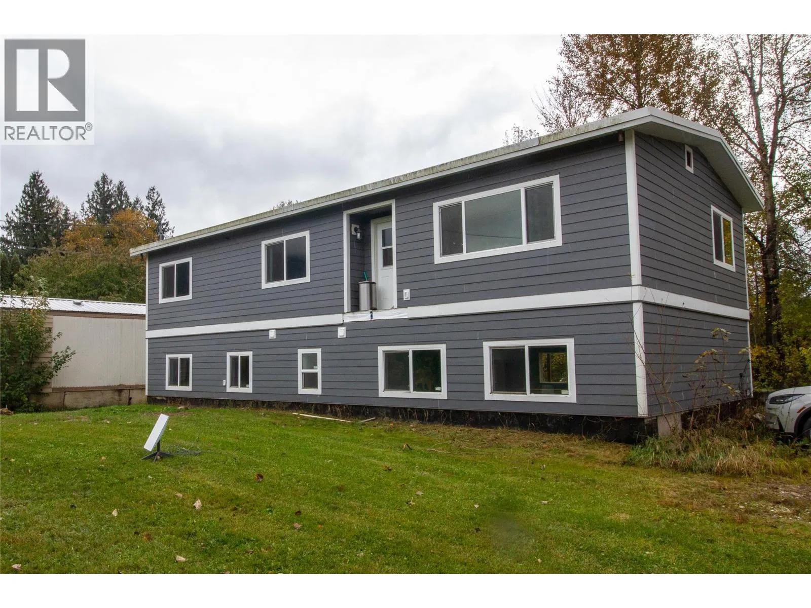 Manufactured Home for rent: 712 Begbie Road, Revelstoke, British Columbia V0E 2S0