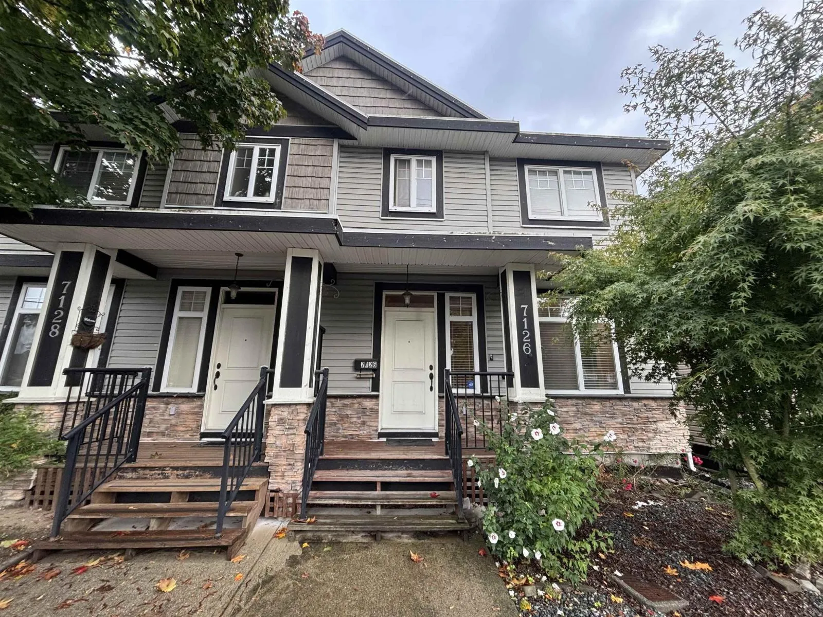 Duplex for rent: 7126 144 Street, Surrey, British Columbia V3W 5S2