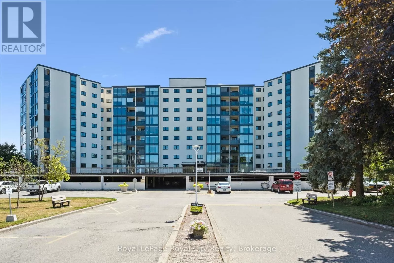 Apartment for rent: 713 - 19 Woodlawn Road E, Guelph, Ontario N1H 7B1