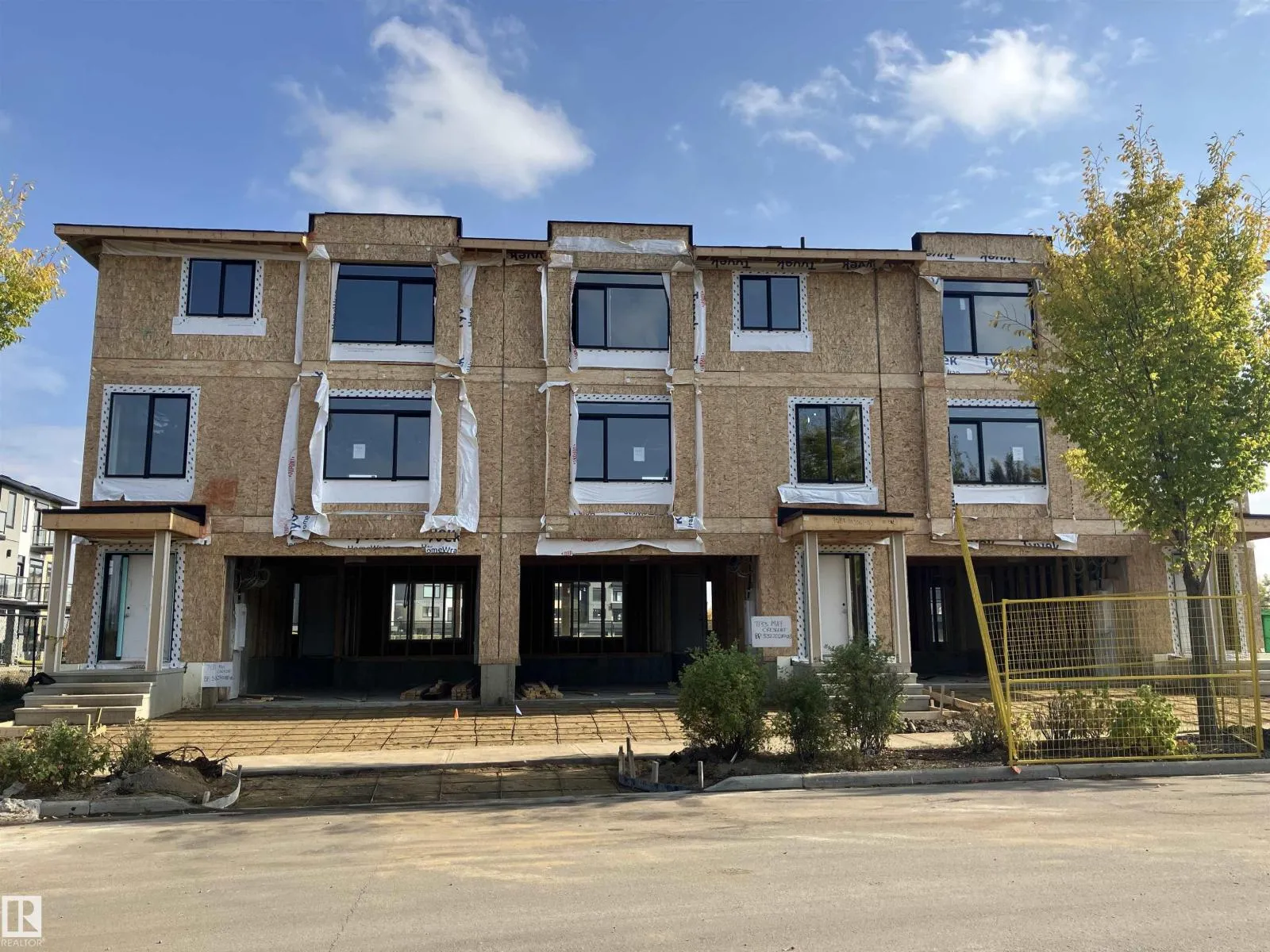 Row / Townhouse for rent: 7133 May Cr Nw, Edmonton, Alberta T6R 0V9