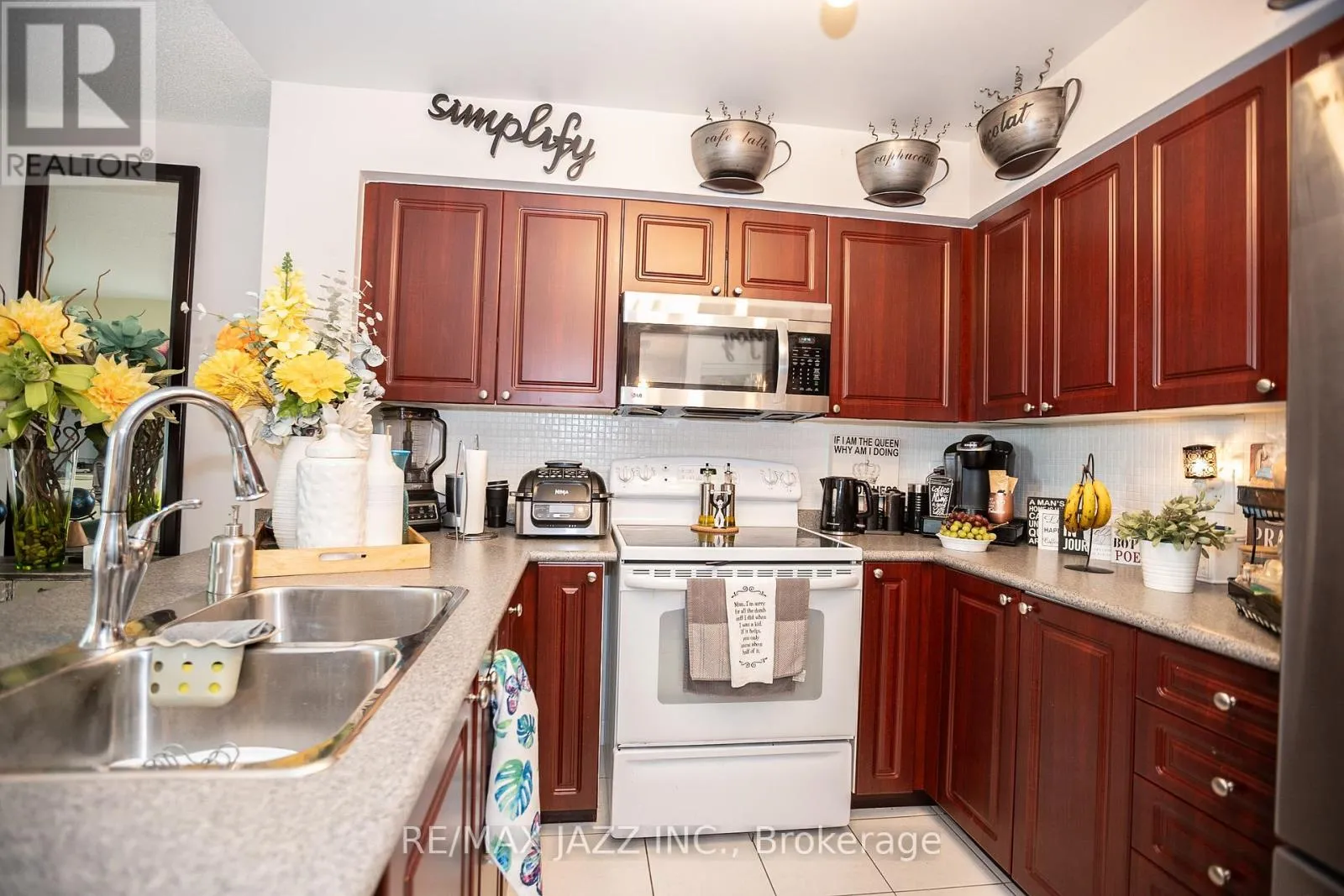 Apartment for rent: 714 - 1600 Charles Street, Whitby, Ontario L1N 0G4