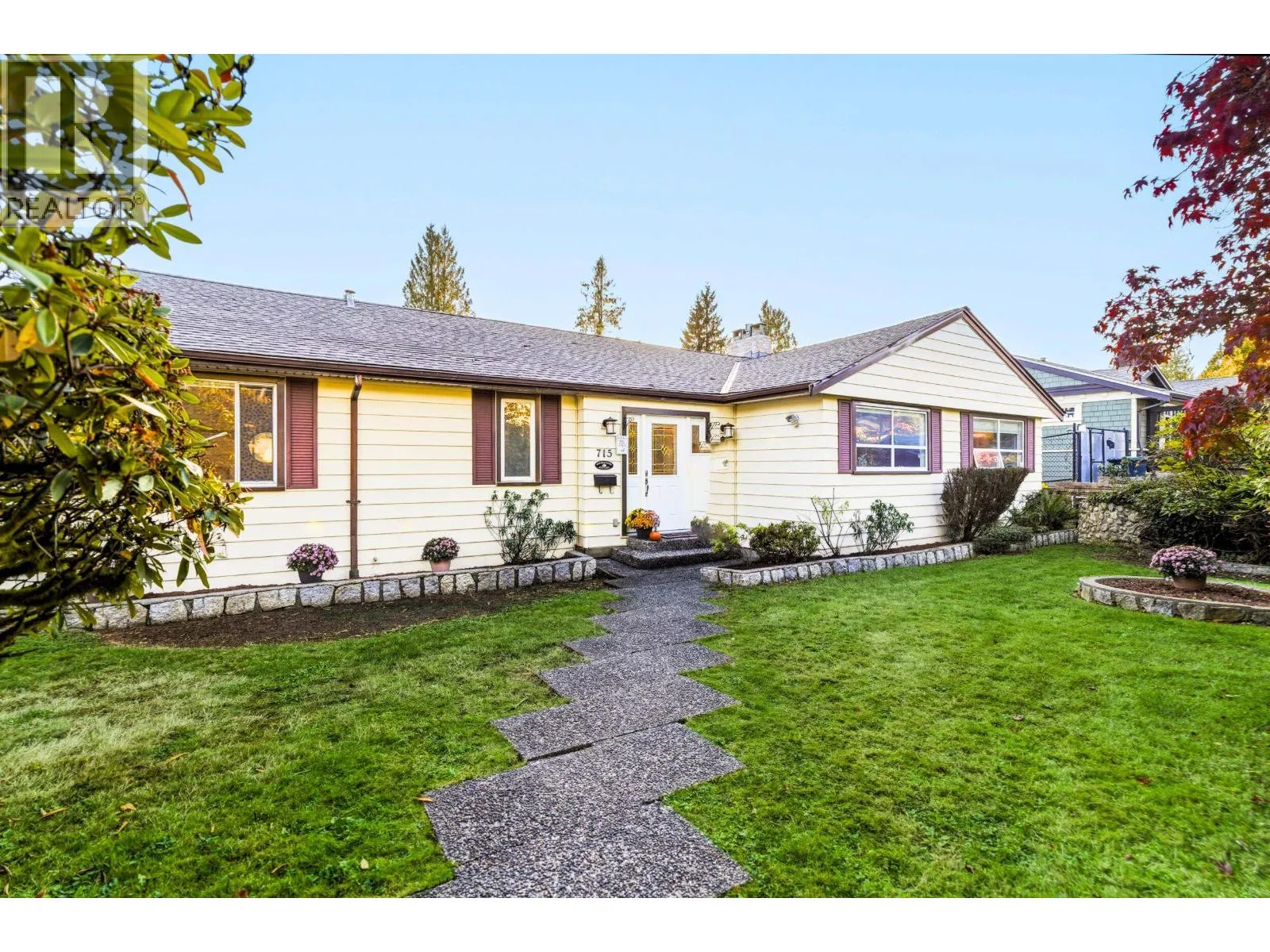 House for rent: 715 Kilkeel Place, North Vancouver, British Columbia V7N 2X2