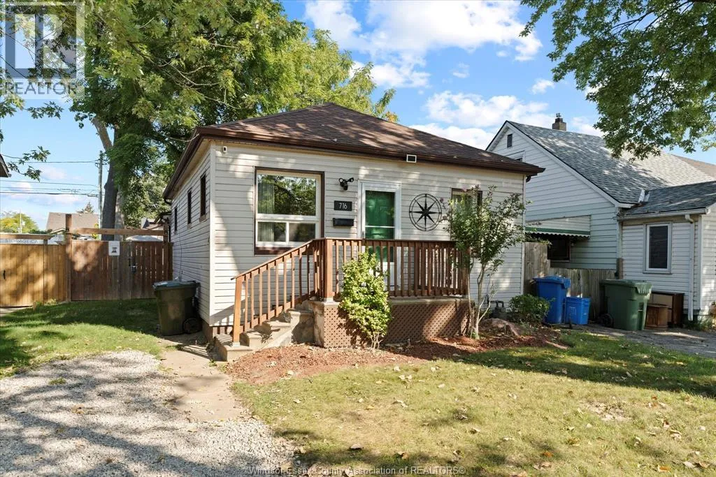 House for rent: 716 Capitol Street, Windsor, Ontario N8X 3G2