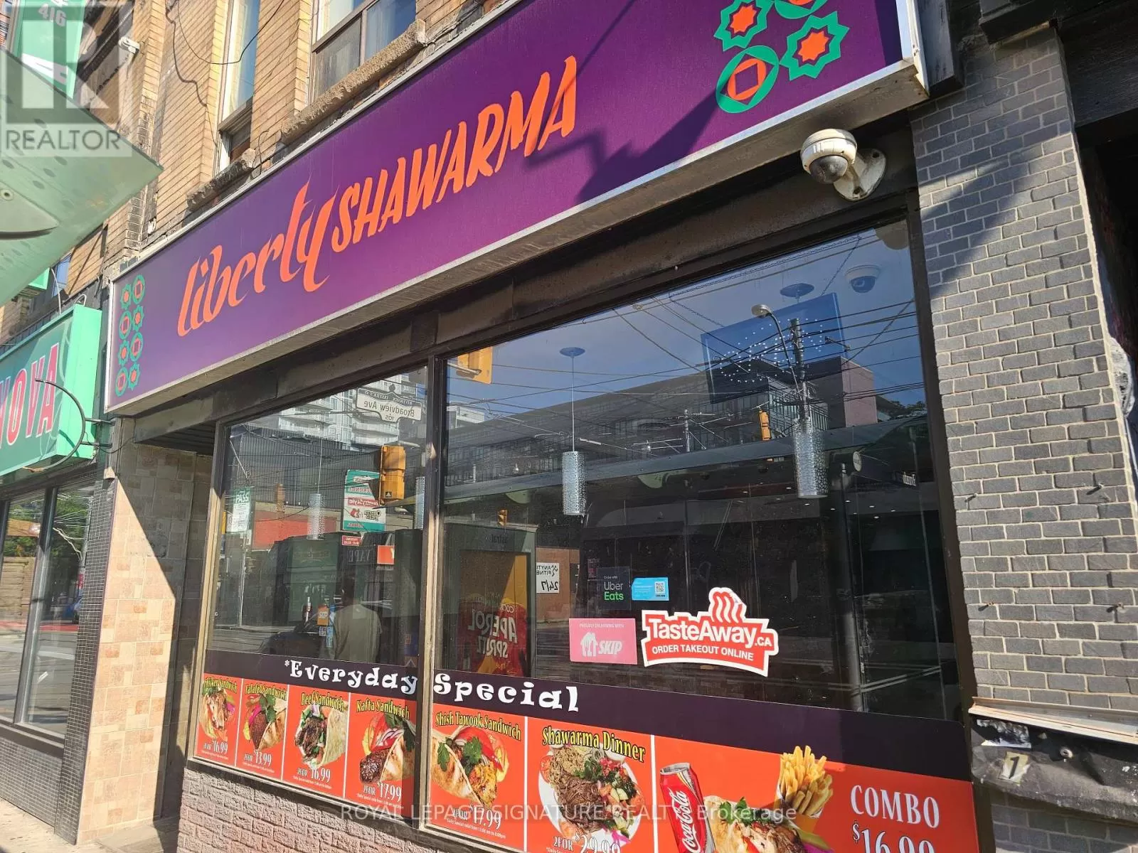 716 Queen Street E, Toronto, Ontario M4M 1H6