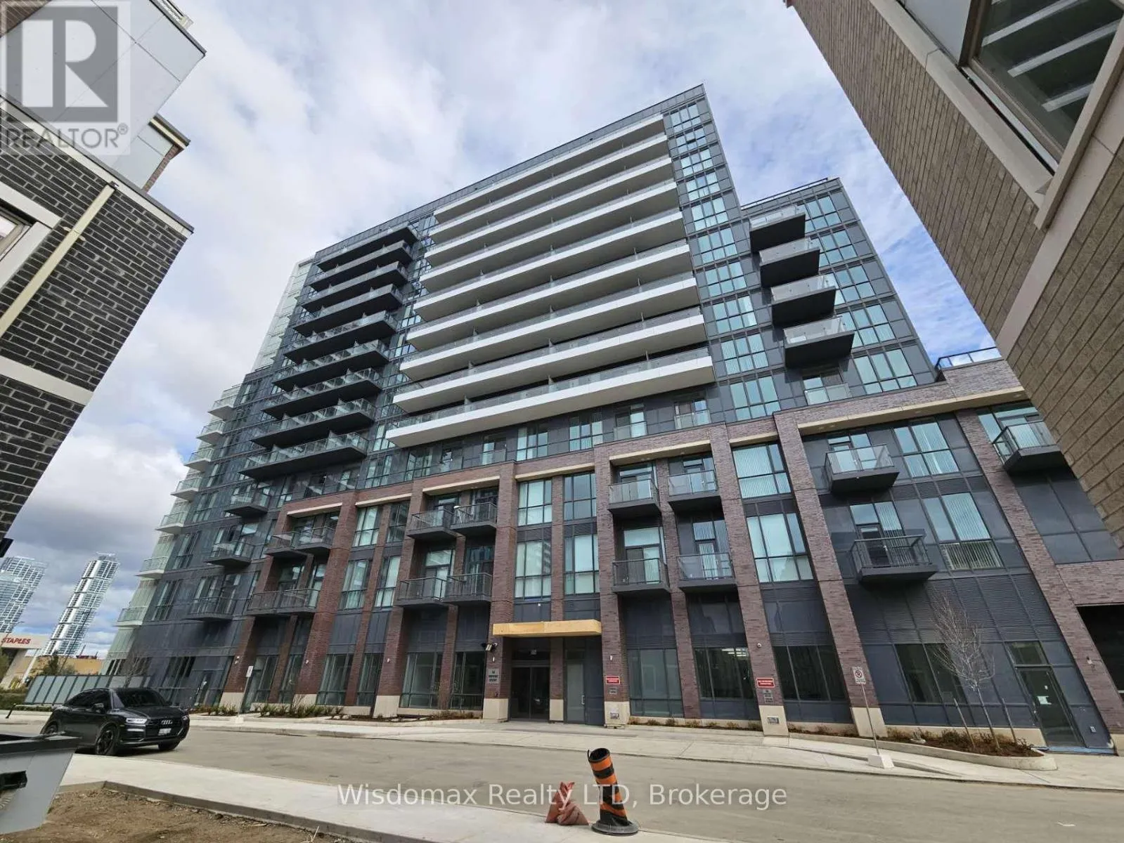 Apartment for rent: 717 - 60 Honeycrisp Crescent, Vaughan, Ontario L4K 5Z8