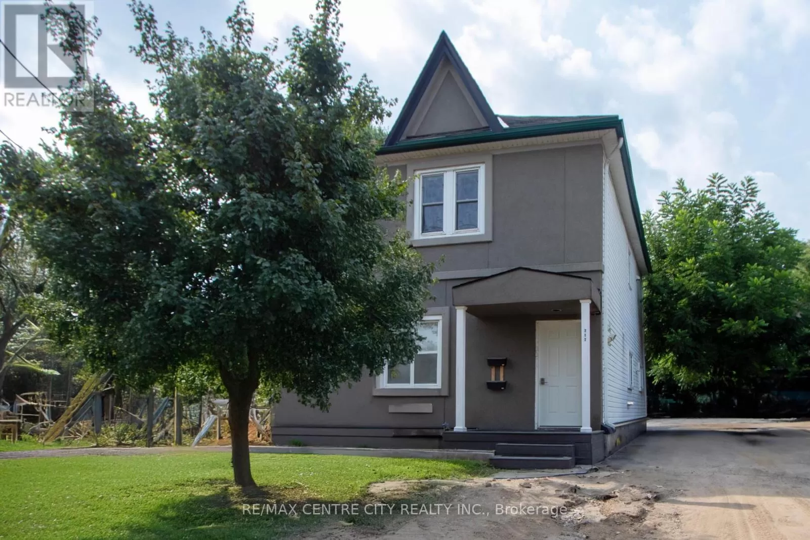 Duplex for rent: 717 Central Avenue, London East, Ontario N5W 3P9