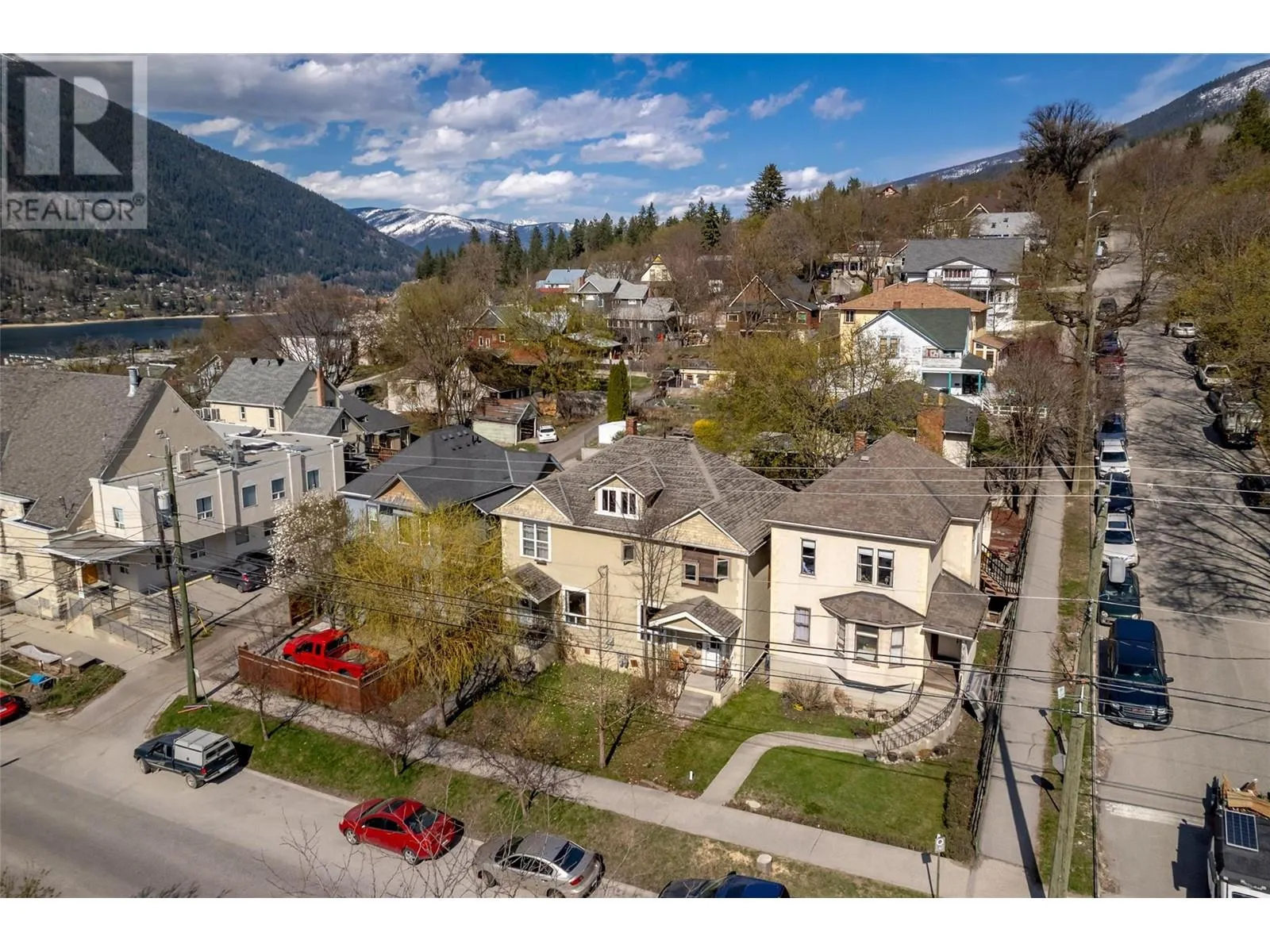 Duplex for rent: 717-715 Josephine Street, Nelson, British Columbia V1L 1X1